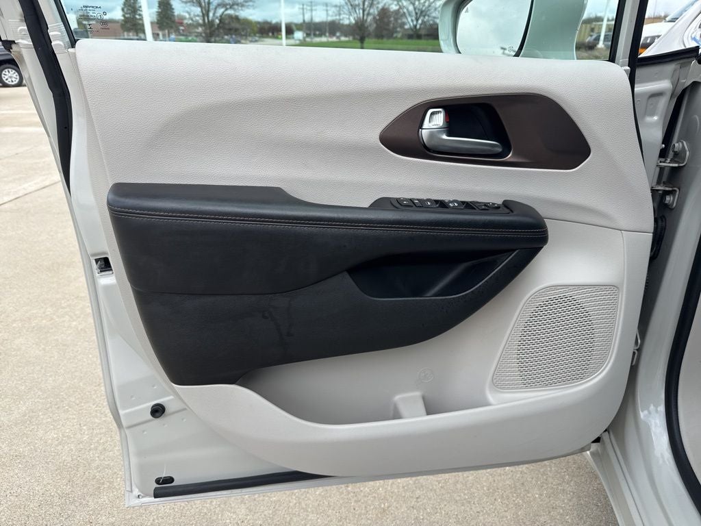 2017 Chrysler Pacifica Touring L