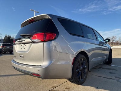 2020 Chrysler Pacifica Touring