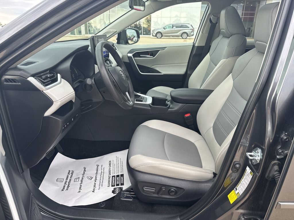 2025 Toyota RAV4 XLE Premium TOYOTA GOLD CERTIFIED