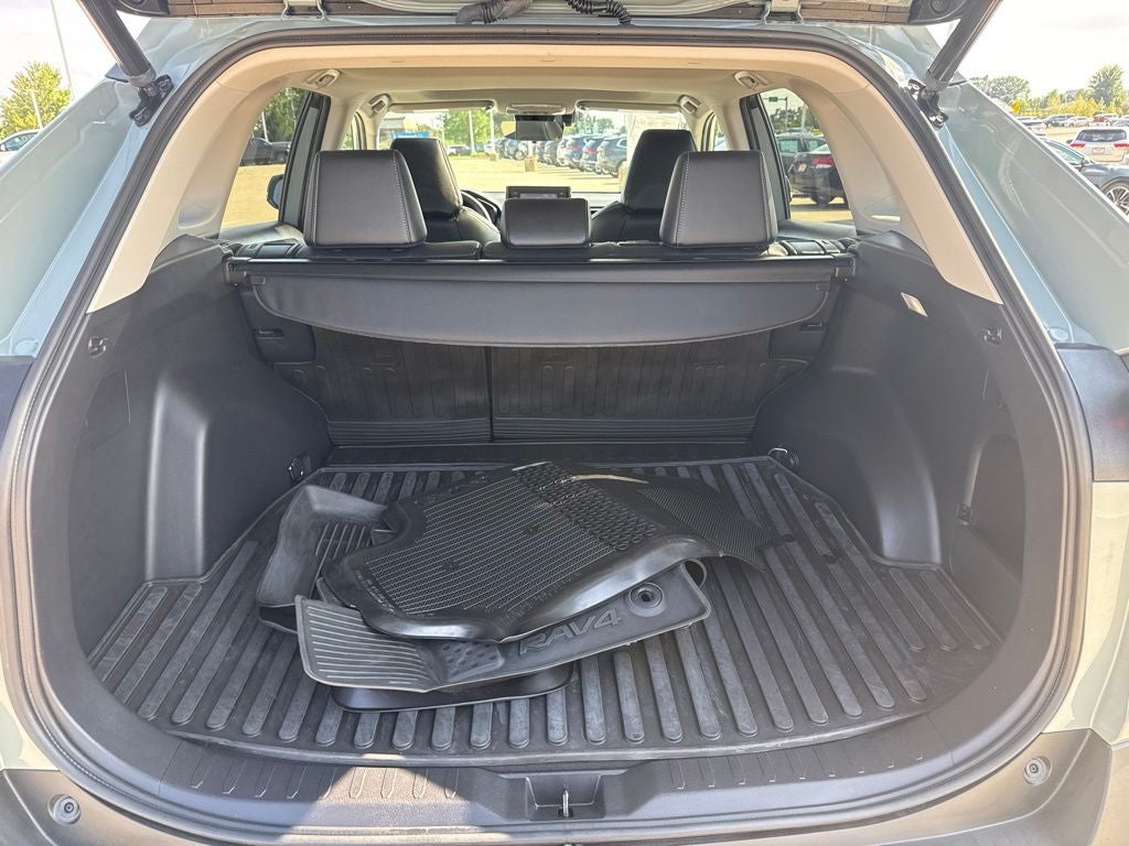 2022 Toyota RAV4 XLE Premium TOYOTA GOLD CERTIFIED