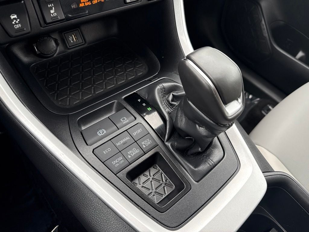 2025 Toyota RAV4 XLE Premium GOLD CERTIFIED