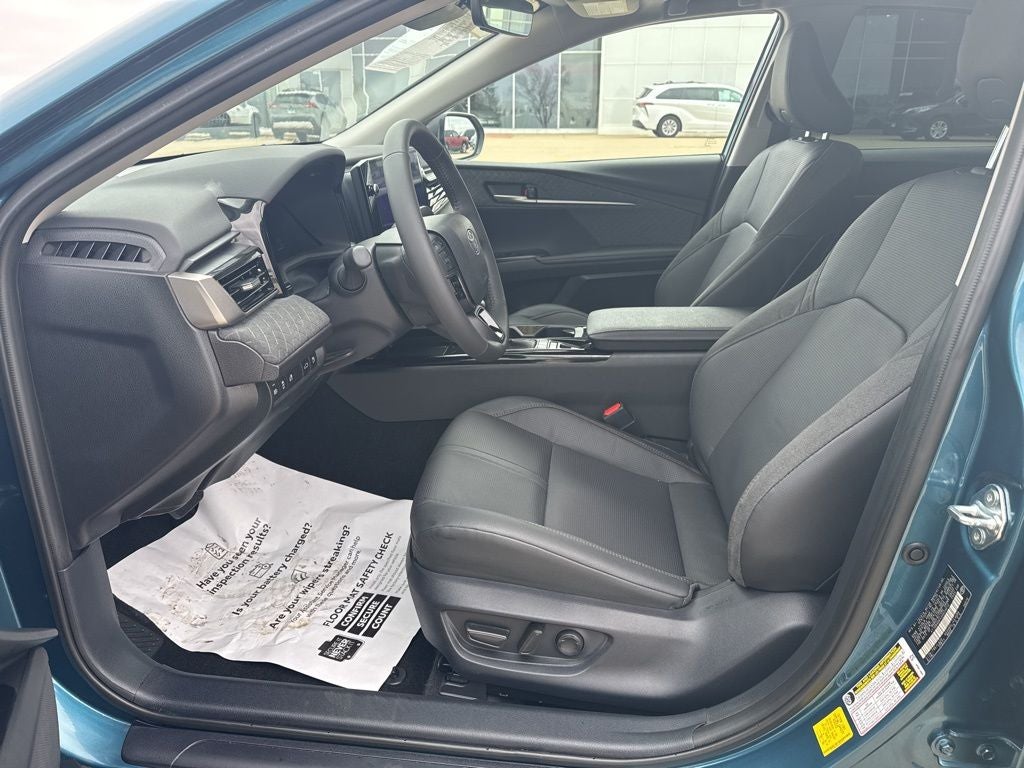 2025 Toyota CAMRY XLE