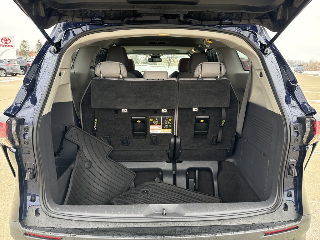 2021 Toyota SIENNA LE LE 8 Passenger