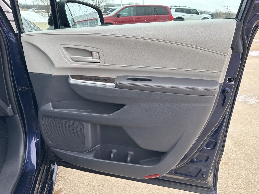 2021 Toyota SIENNA LE LE 8 Passenger