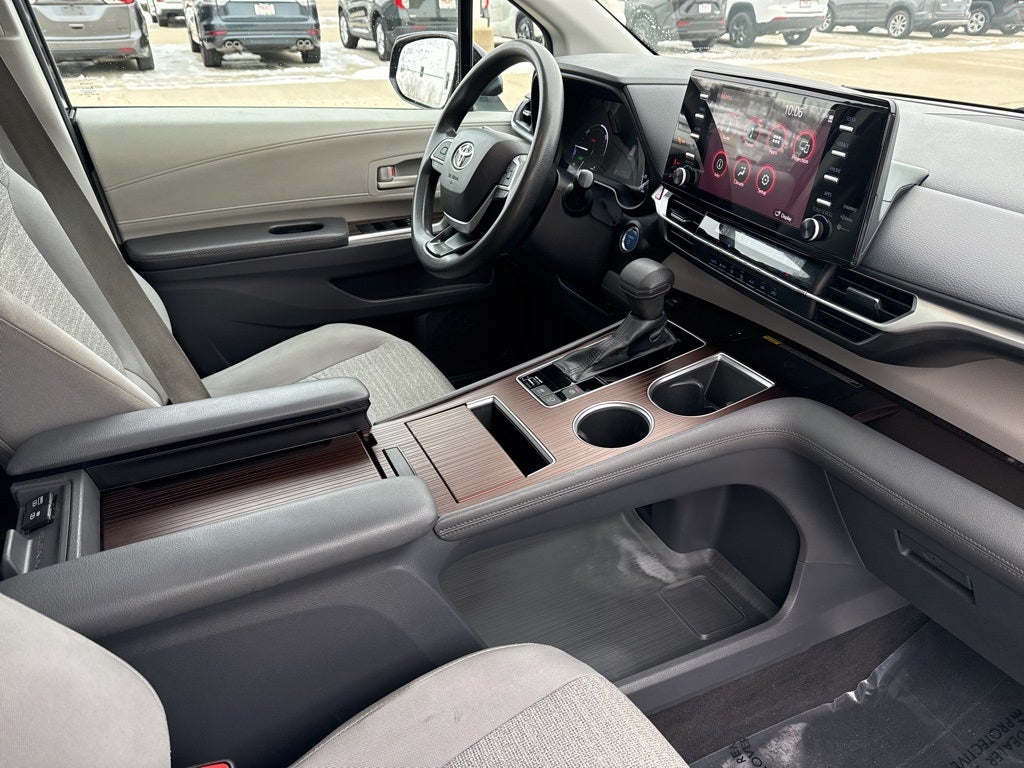 2021 Toyota SIENNA LE LE 8 Passenger