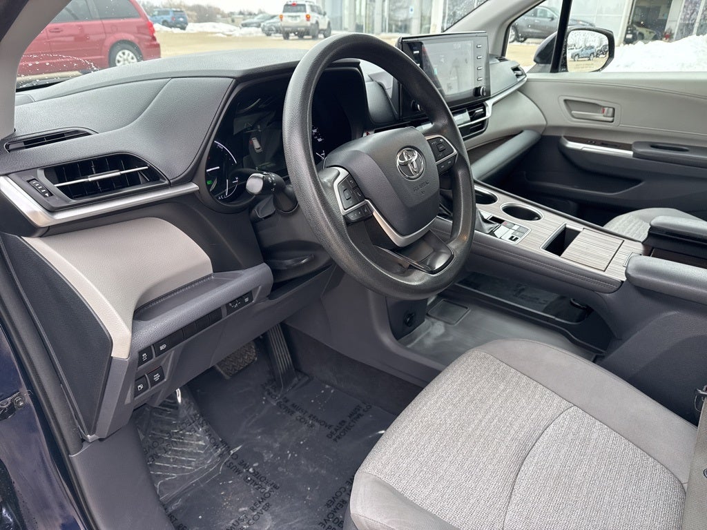 2021 Toyota SIENNA LE LE 8 Passenger