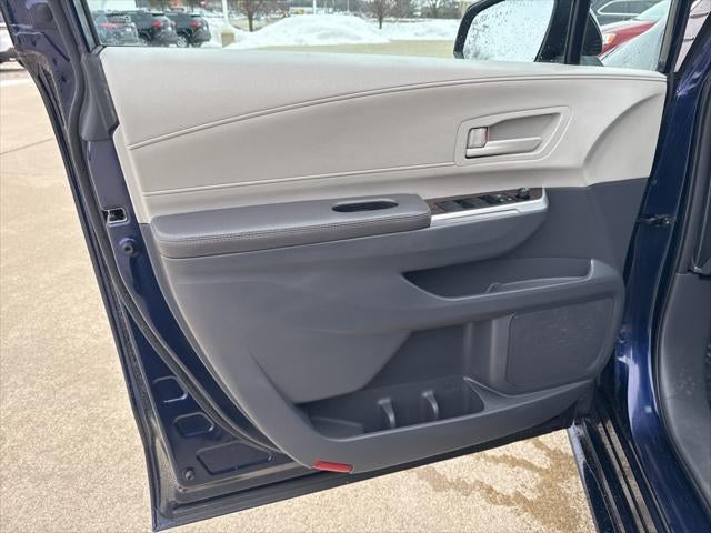 2021 Toyota SIENNA LE LE 8 Passenger