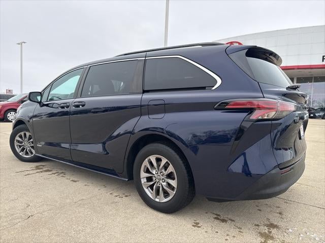2021 Toyota SIENNA LE LE 8 Passenger