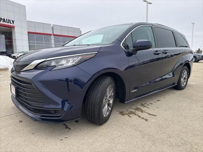 2021 Toyota SIENNA LE LE 8 Passenger