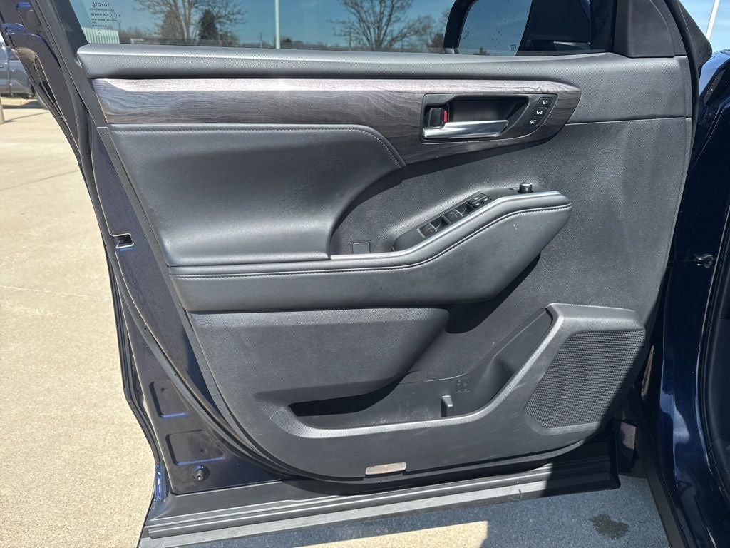 2025 Toyota HIGHLANDER HEV Platinum