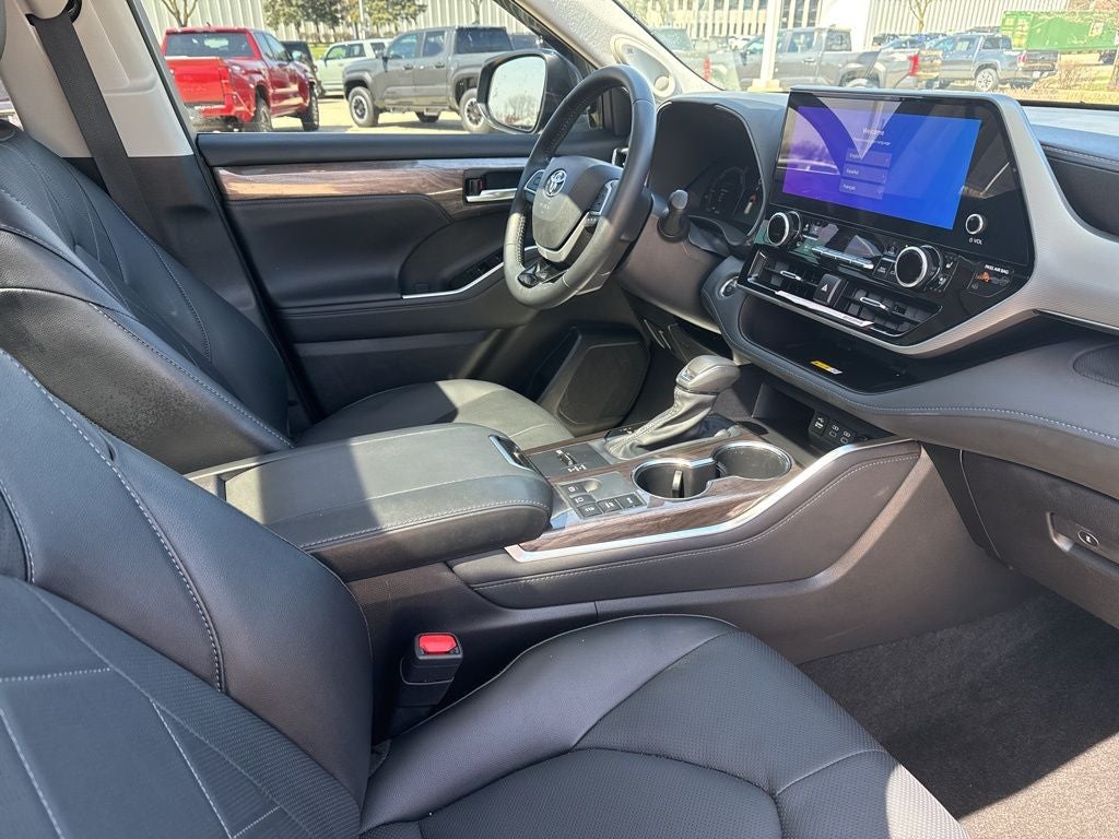 2025 Toyota HIGHLANDER HEV Platinum