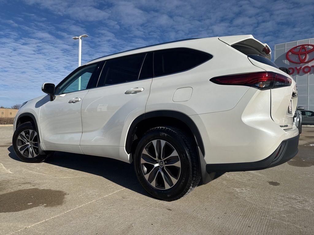 2021 Toyota HIGHLANDER XLE