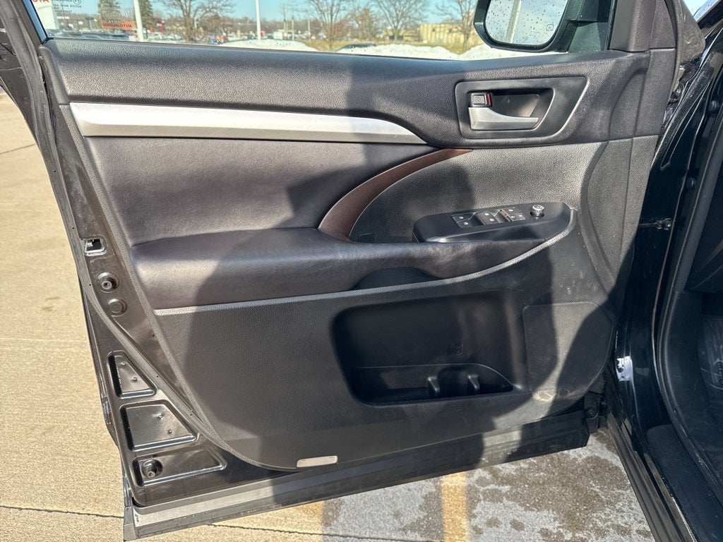 2016 Toyota HIGHLANDER XLE V6