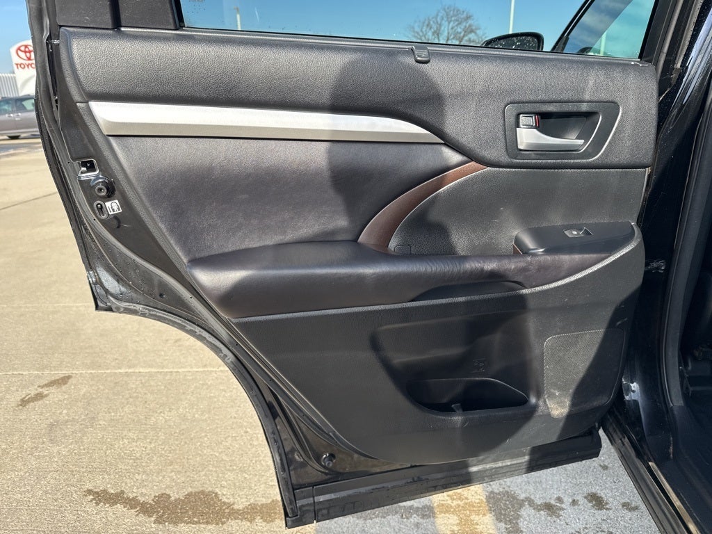 2016 Toyota HIGHLANDER XLE V6