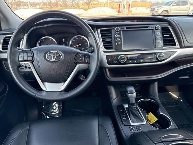 2016 Toyota HIGHLANDER XLE V6