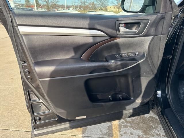 2016 Toyota HIGHLANDER XLE V6