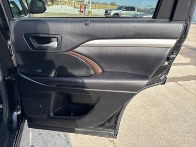 2016 Toyota HIGHLANDER XLE V6