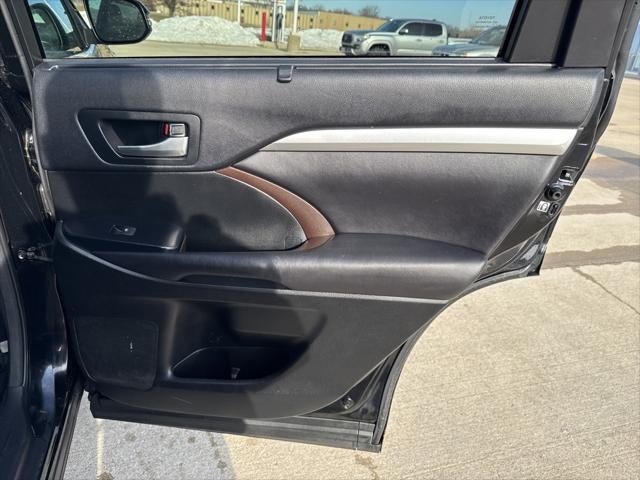 2016 Toyota HIGHLANDER XLE V6