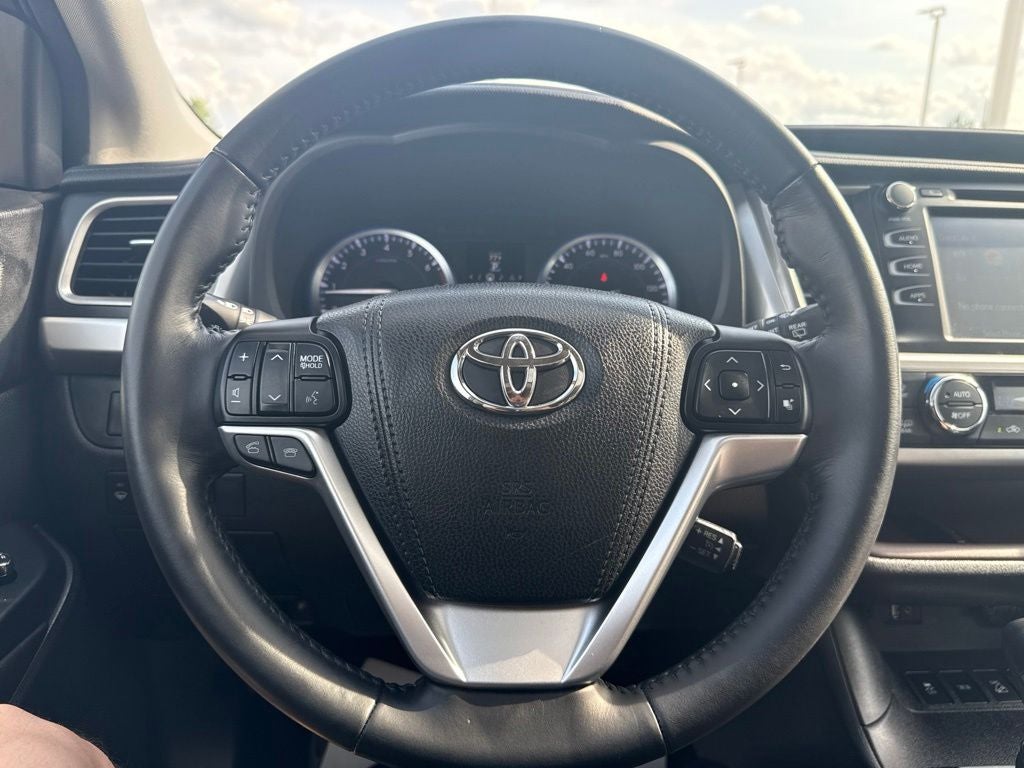 2016 Toyota Highlander XLE V6 TOYOTA SILVER CERTIFIED