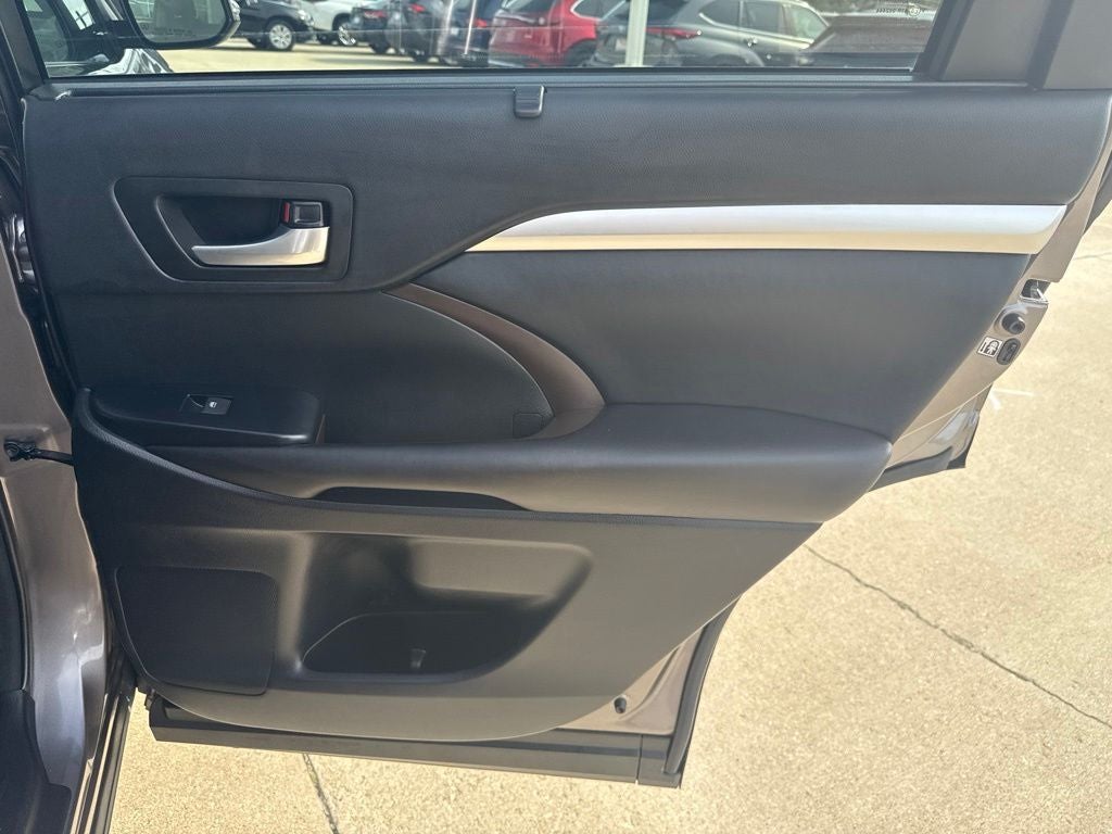 2016 Toyota Highlander XLE V6 TOYOTA SILVER CERTIFIED