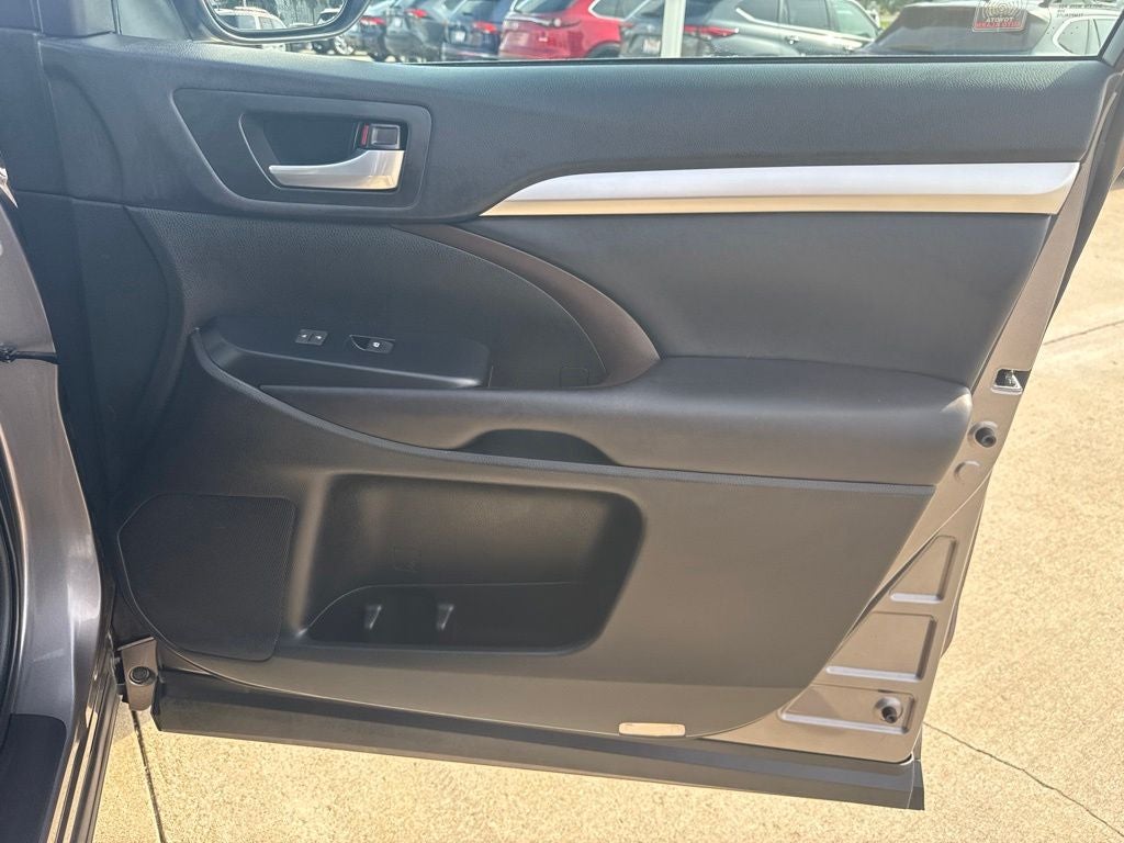 2016 Toyota Highlander XLE V6 TOYOTA SILVER CERTIFIED