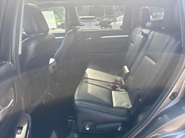 2016 Toyota Highlander XLE V6 TOYOTA SILVER CERTIFIED