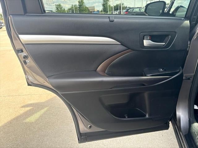 2016 Toyota Highlander XLE V6 TOYOTA SILVER CERTIFIED