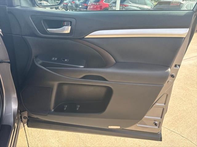 2016 Toyota Highlander XLE V6 TOYOTA SILVER CERTIFIED