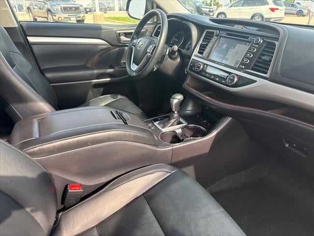 2016 Toyota Highlander XLE V6 TOYOTA SILVER CERTIFIED