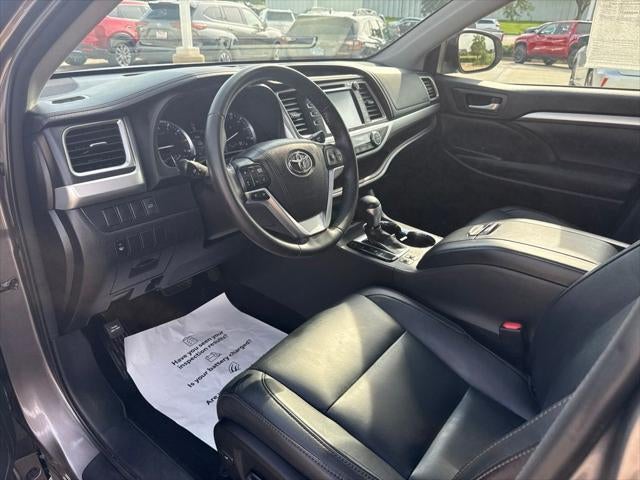 2016 Toyota Highlander XLE V6 TOYOTA SILVER CERTIFIED