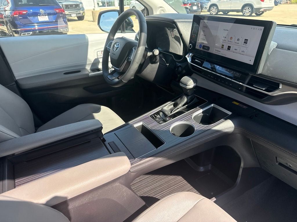 2025 Toyota Sienna XLE 7 Passenger TOYOTA GOLD CERTIFIED