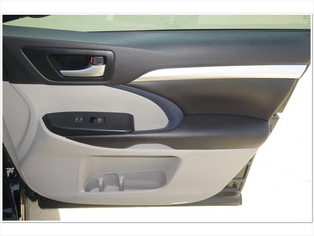 2017 Toyota HIGHLANDER XLE TOYOTA SILVER CERTIFIED