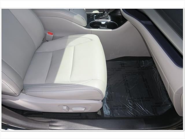 2017 Toyota HIGHLANDER XLE TOYOTA SILVER CERTIFIED