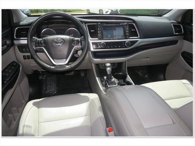 2017 Toyota HIGHLANDER XLE TOYOTA SILVER CERTIFIED