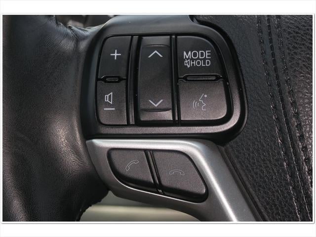 2017 Toyota HIGHLANDER XLE TOYOTA SILVER CERTIFIED
