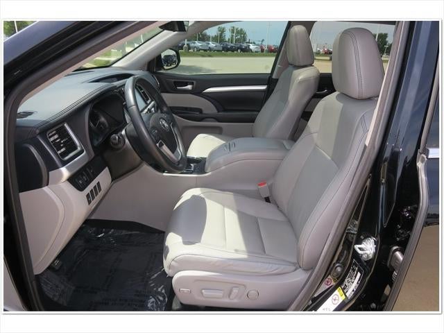2017 Toyota HIGHLANDER XLE TOYOTA SILVER CERTIFIED