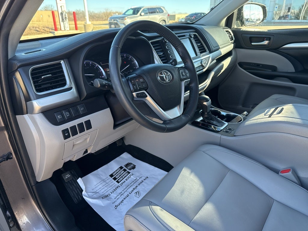 2019 Toyota HIGHLANDER XLE