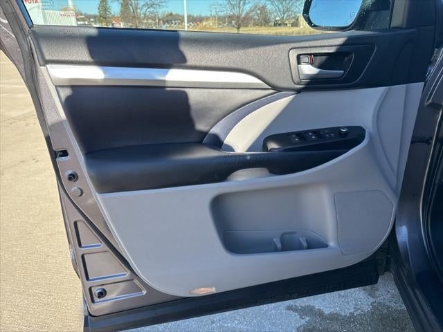 2019 Toyota HIGHLANDER XLE