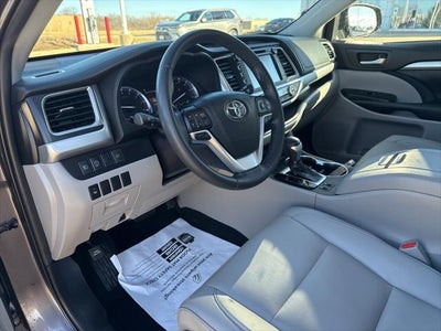2019 Toyota HIGHLANDER XLE