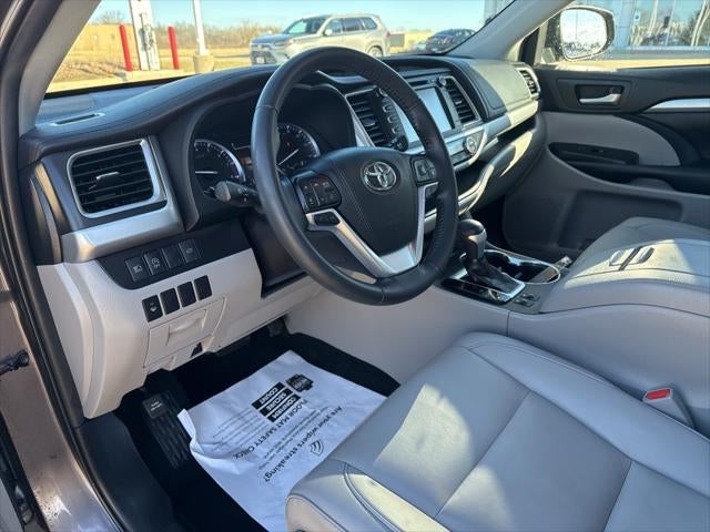 2019 Toyota HIGHLANDER XLE