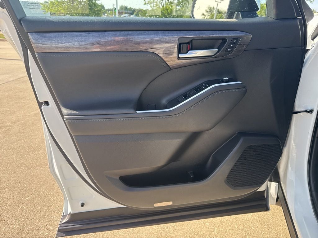 2023 Toyota Highlander Platinum