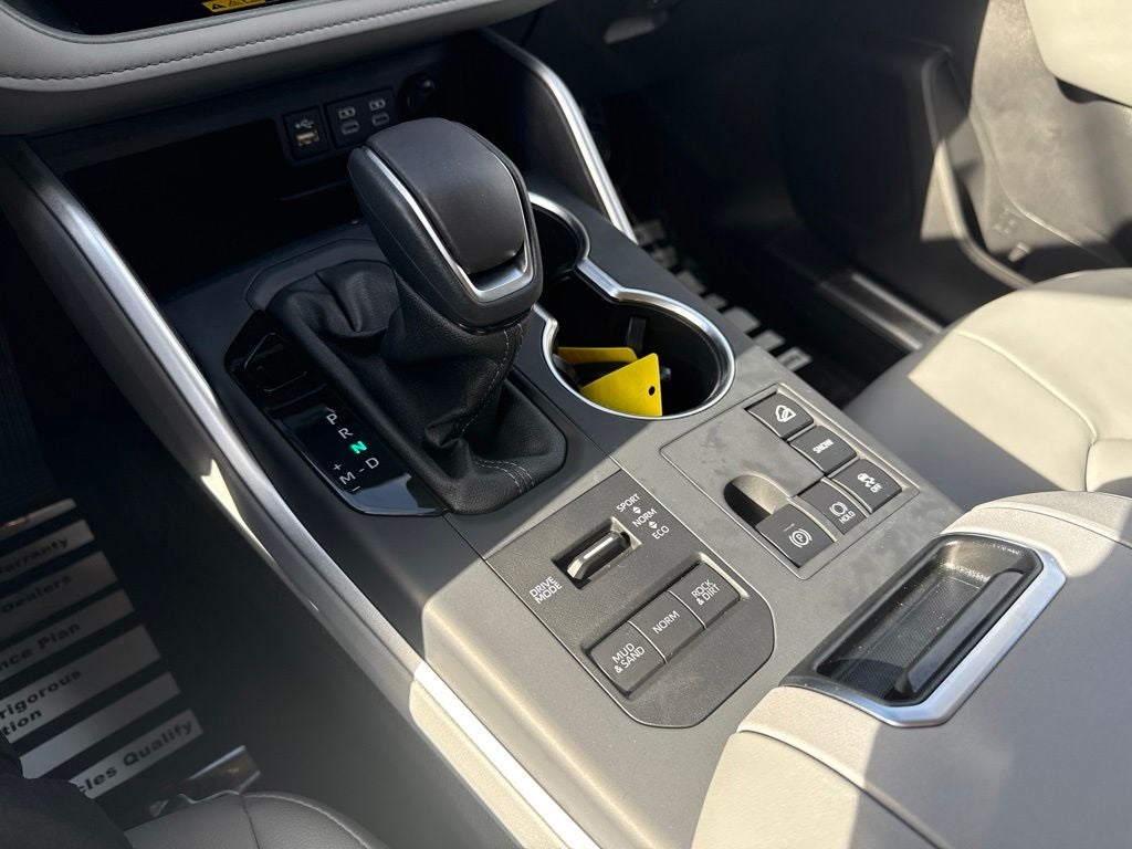 2025 Toyota Highlander XLE TOYOTA CERTIFIED GOLD