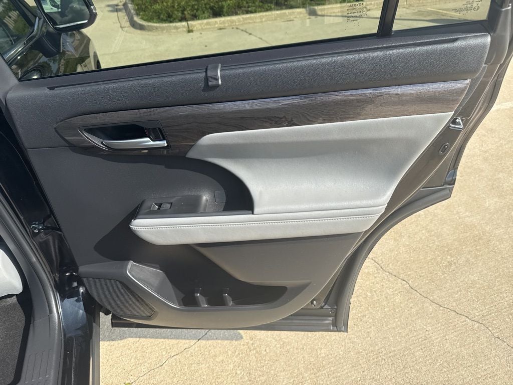 2024 Toyota Highlander Platinum