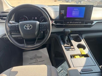 2025 Toyota Sienna LE 8 Passenger TOYOTA GOLD CERTIFIED
