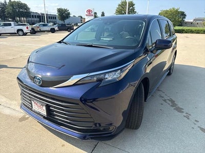 2025 Toyota Sienna LE 8 Passenger TOYOTA GOLD CERTIFIED