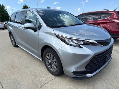 2022 Toyota Sienna LE 8 Passenger