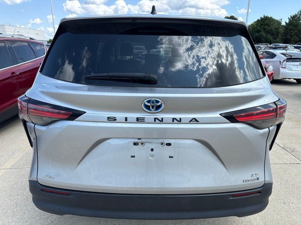 2022 Toyota Sienna LE 8 Passenger