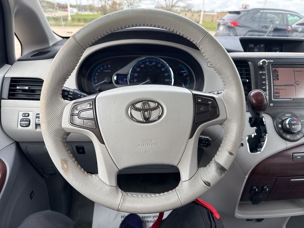 2012 Toyota SIENNA XLE 3.5L XLE 8 Passenger