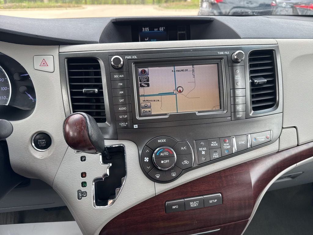 2012 Toyota SIENNA XLE 3.5L XLE 8 Passenger