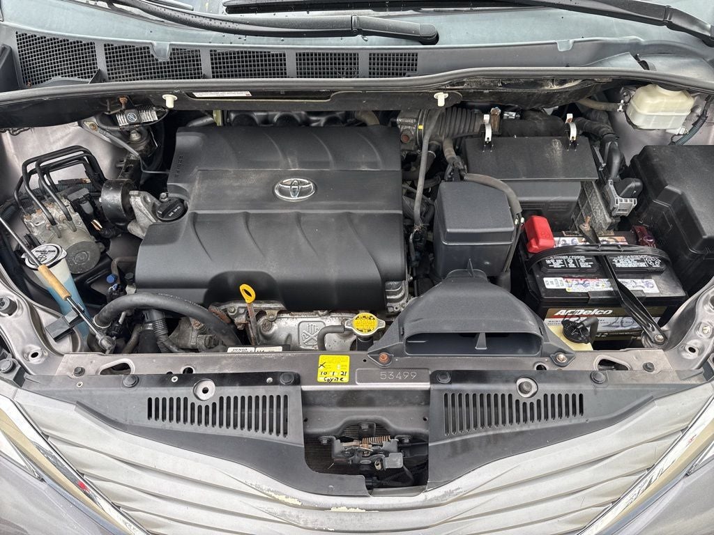 2012 Toyota SIENNA XLE 3.5L XLE 8 Passenger